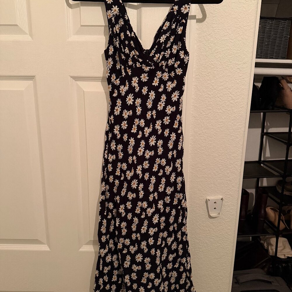 US 2 Petal & Pup Black Daisy Floral Midi